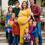 ERAM ÎN OPT LUNI CÂND SOȚUL MEU A DAT FAMILIA NOASTRĂ LA SCHIMB PENTRU UN MODEL DE FITNESS — CADOU PE CARE L-AM TRIMIS PE ALTARUL NUNTII LOR I-A LĂSAT PE INVITAȚI ÎN STARE DE ȘOC.